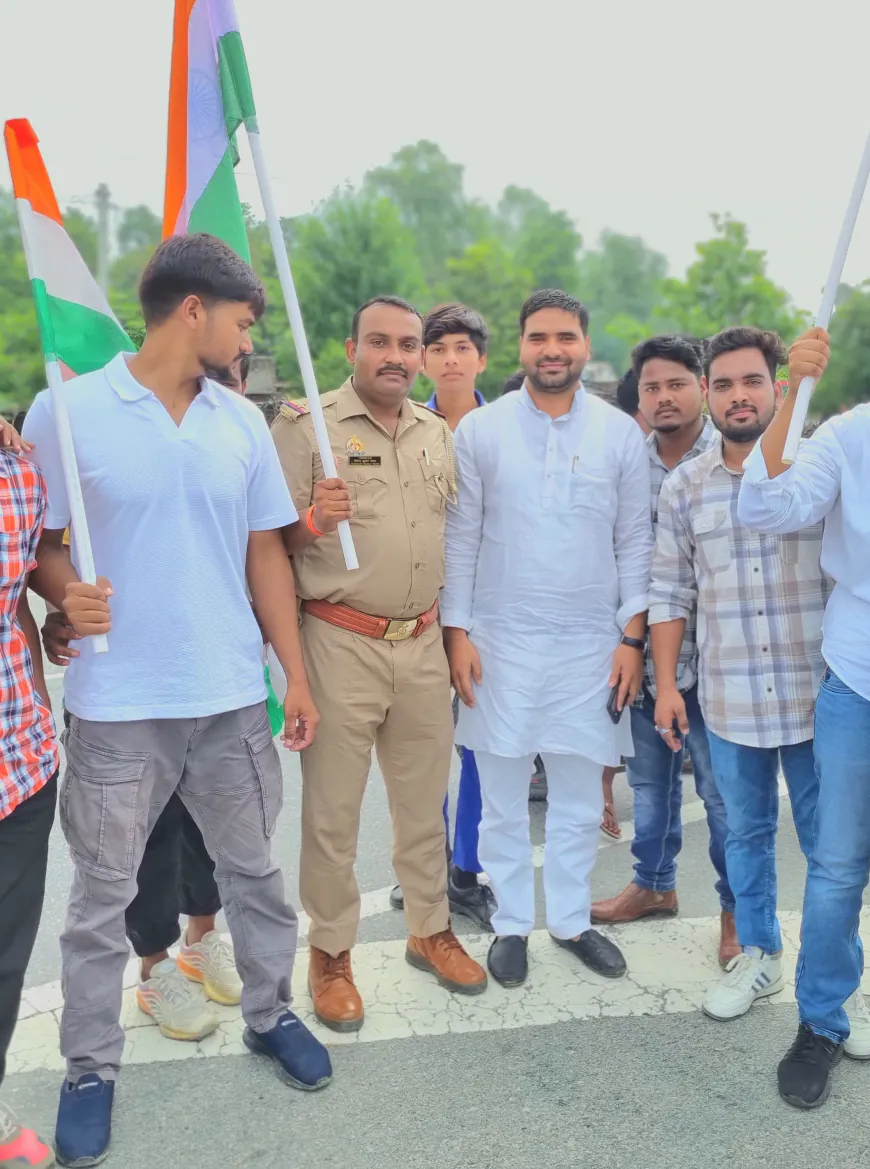 फखरपुर में यूनीक फिटनेस क्लब द्वारा आयोजित तिरंगा यात्रा