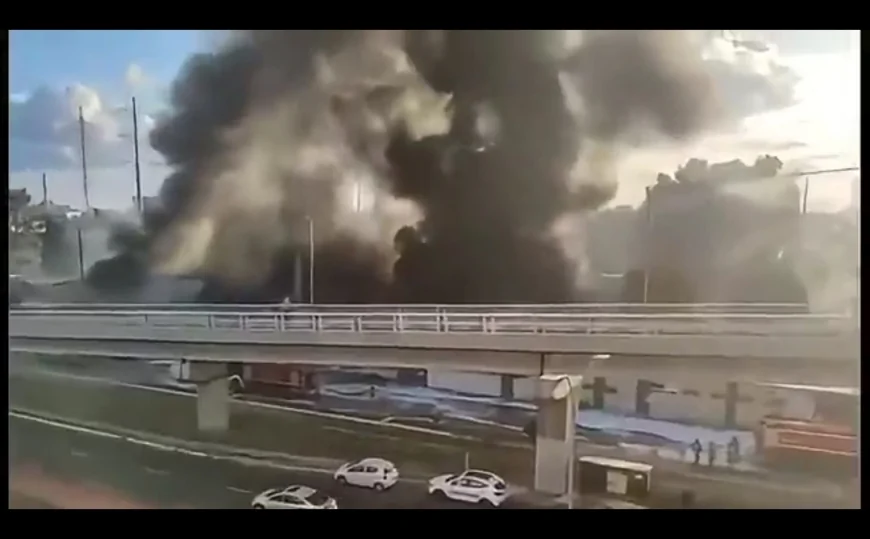 ईरान के ताजा हमले में हाइफा का पोर्ट खंडहर में तब्दील दिखाई दे रहा है।